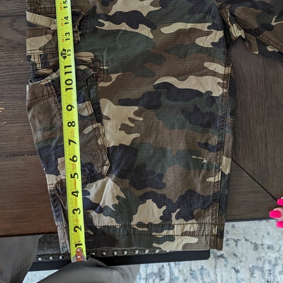 Men's Wearfirst Camo Cargo Shorts - Picture 6 of 6
